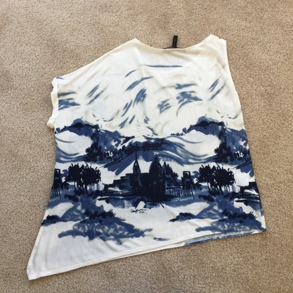 BCBGMAXAZRIA asymmetrical printed top xs - Picture 3 of 4